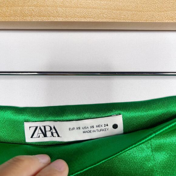 Zara Womens XSmall XS Kelly Green Satin Mini Skirt Asymmetrical Blogger Fave - Picture 7 of 10